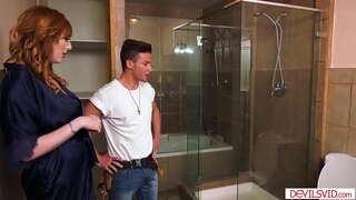 Tetona esposa, cornudos marido por chupando y follando con un fontanero