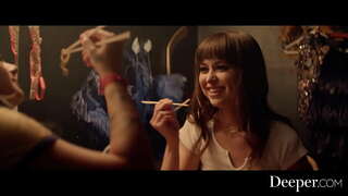 Sügavamale. Sexy babes nautida lesbian fuck