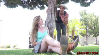 Sable Jones bahçıvanı Çalısını Kesmeye davet ediyor