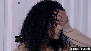 Негритянка Красотка Алеет-Жылдын Похотливого Скандала Учурунда Карантин