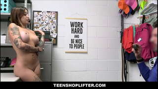 TeenShoplifter.com - Big Ass Teen Pole Dänzerin Beim Ladendiebstahl Erwëscht Geldbörse