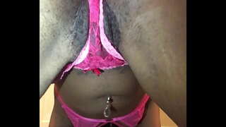 Nellycantsay twerkkaus lähelle kasvoja