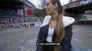 Сабый ысынлап та аҡса кәрәк, әммә тамашасы уны эшләргә мәжбүр итеү blow job