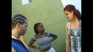 Jake उमदा घोडा थोडे पांढरा पिल्ले थोडे लाल भूत