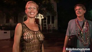 ���ഗ്നനായി സെക്സി അമച്വർ having fun ഒരു തെരുവ്