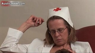 القذرة امرأة ناضجة يحصل بوسها لعق