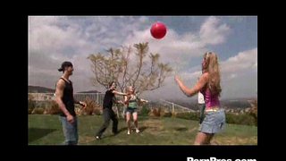 Pagsalop Sa Adlaw Tin-Edyer Sa Pagdula Ug Sa Makaluya Nga Mga Bola