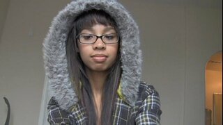 Á�わいいアジアのティーンfootjob