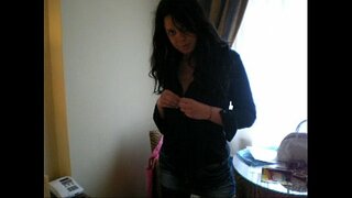 ���ਤਾਲਵੀ amatorial Lilly ਪੱਟੀ ਅਤੇ masturbates