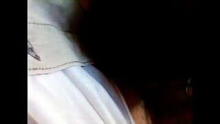 Mulatto sucking നൽകുന്ന കഴുത