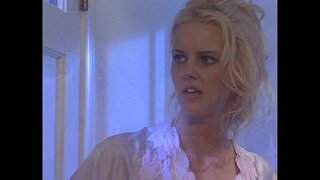 Sexy Blonde Bhreatainn Bhean Hannah Harper Fucks airson an t-Airgead