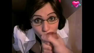 Pintainho bonito en lentes recibe-lo bo