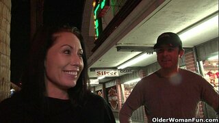 ���ેગાસ મમ્મી મારે તને ચોદવિ છે સેક્સ માં હોટેલ