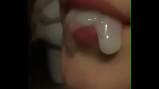 Cum kapající v ústech