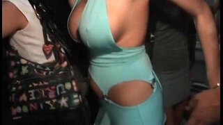 קלייַבן אַרויף גערלז בייַ די קלוב