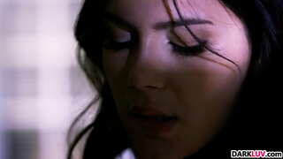 Omnye Ezikhethekileyo BBC Ebusuku Kuba Valentina Nappi