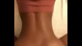 Hori gutxi ipurdian baina polita izan Easley