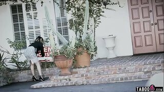 Big titted agent imobiliar teen face sigur că vinde casa