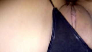 Chikitu di material kaminda a duna largu pa e solo mi muher disfruta