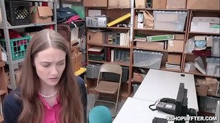 Nii shoplyfting teen ja vanaema on saada bang poolt horny LP Ohvitser Erica Lauren
