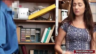 LP ಅಧಿಕಾರಿ ನಾಲಿಗೆಯಿಂದ ಮತ್ತು ನಾಶವಾಗಿದ್ದನು ಲಿಲಿ ಆಡಮ್ಸ್ ಒದ್ದೆ ದೇಹ ತುಲ್ಲು ಡಗರ್ ತುಲ್ಲು