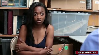 Busty Daya ot uning mushuk lp xodimi katta xo'roz tomonidan fucked oladi