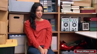 LP връща откраднати неща, а след това трахается с магазинным крадец