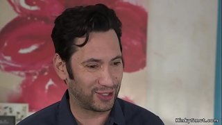 Ex bf posar la seva sexy morena núvia en la servitud i la batuda i el va agafar