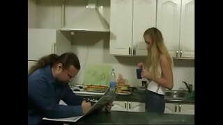 BritishTeen samm Tütar võrgutada isa Kööki sugu