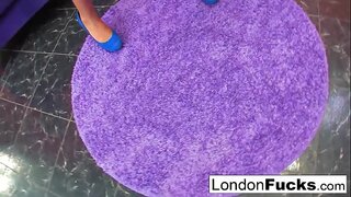 ���ាស៊ី fucks ទារកខ្លួនឯង