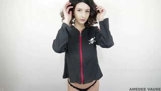 Tit-Teptip Juri (ħieles sħiħ tal-vidjo) - AmedeeVause