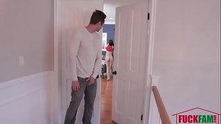 Stepsister haqida Jum of Squirts yuk&amp; # 039; S yuz - Garmoniya ajablanarli