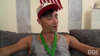 Beruntung pemenang fucks Anita B. her ass up ketika bintang porno Jenny menggosoknya dia basah clit