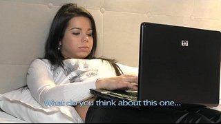 Brunette Lesbians foreplay kwaye umnwe ngamnye nezinye