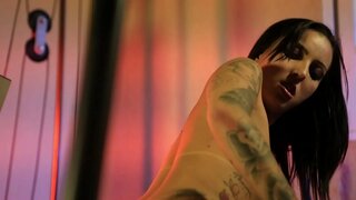 Catra убеђује персонал траинер да урадите тренинг мало топлије