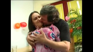 ���ნერგიული გოგონა ჯენი დიდი ბუნებრივი მკერდი სექსი უკნიდან