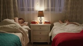 مثلية لطيف متعة بين أحمر و الشقراء