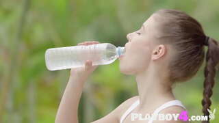 Sexy ਸੋਹਣੀ ਕੁੜੀ ਪਤਾ ਲੱਗਦਾ ਹੈ ਚੰਗੇ ਸਰੀਰ ਨੂੰ