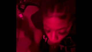 Orang negro Aneh parit saya BBC dalam bilik belakang studio