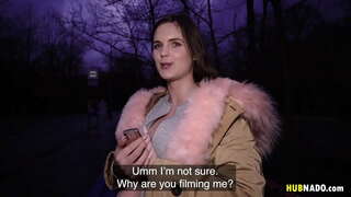 Taylee लाकूड देत आहे एक सार्वजनिक करण्यासाठी blowjob एक प्रतिभासंपन्न निक