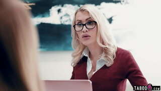 Сюрныл дорын-милф подросток куд-ог ужпумъёсты ас вылаз кылдэм уж-босс