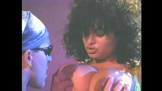 Raguotas dude akiniai fucks slutty ebony kalė kietajame savo plaukuotas šiknius